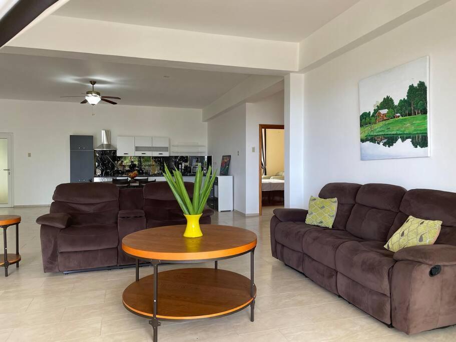 Spring Garden Mobay Resort Luxurious Apartments Teluk Montego Bagian luar foto