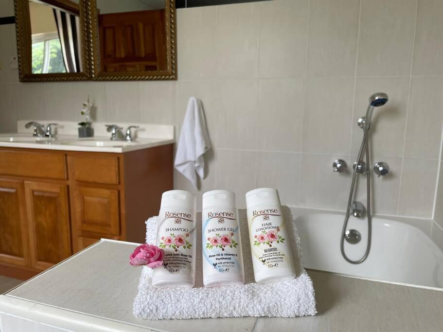Spring Garden Mobay Resort Luxurious Apartments Teluk Montego Bagian luar foto