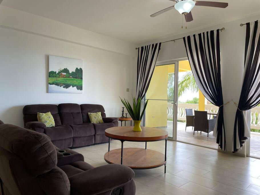 Spring Garden Mobay Resort Luxurious Apartments Teluk Montego Bagian luar foto