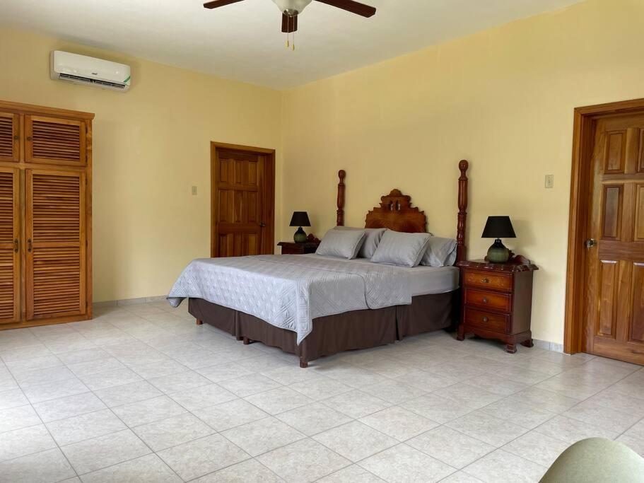 Spring Garden Mobay Resort Luxurious Apartments Teluk Montego Bagian luar foto