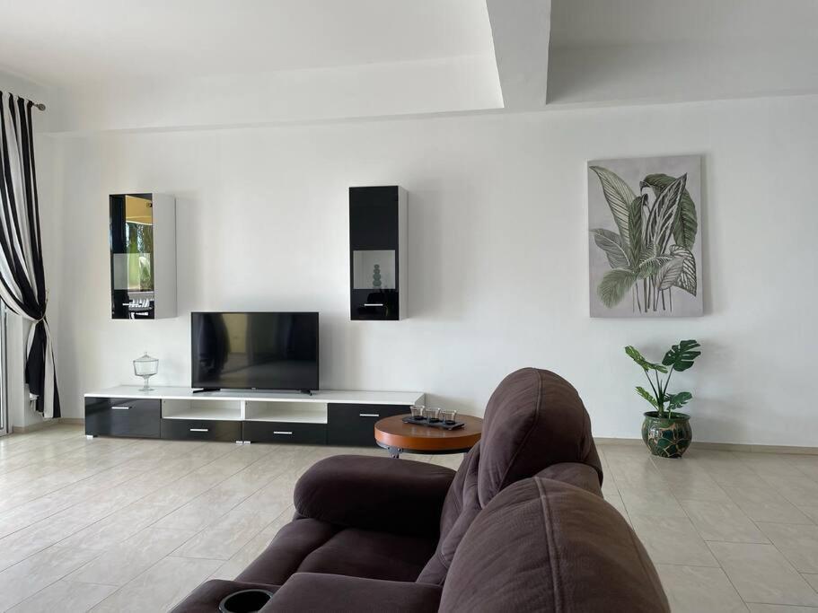 Spring Garden Mobay Resort Luxurious Apartments Teluk Montego Bagian luar foto