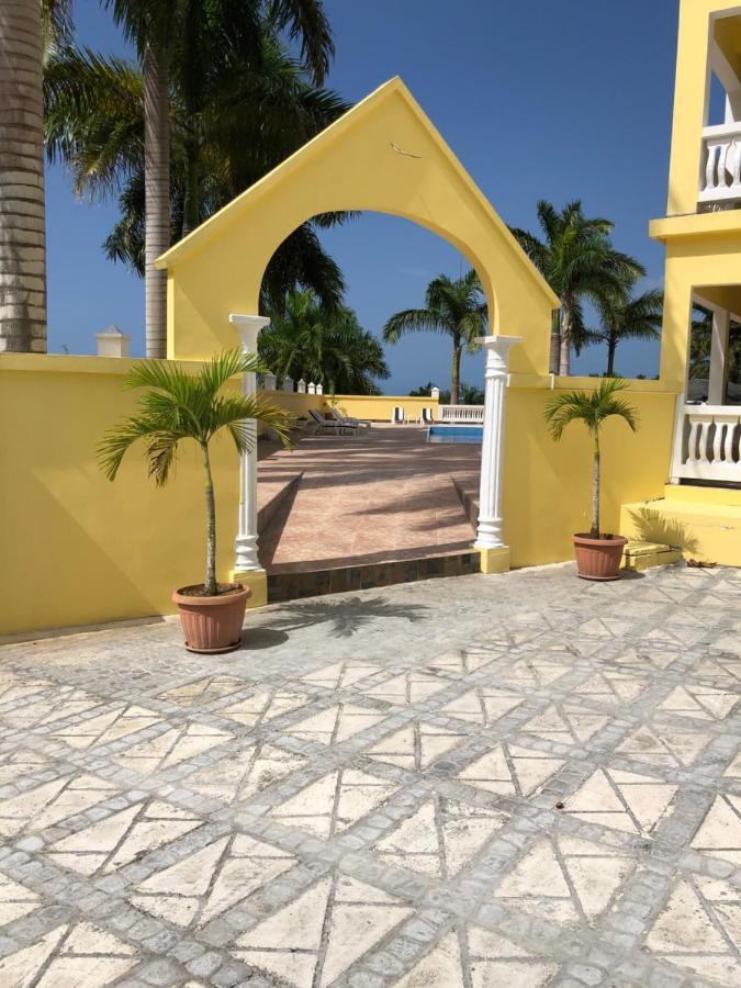 Spring Garden Mobay Resort Luxurious Apartments Teluk Montego Bagian luar foto